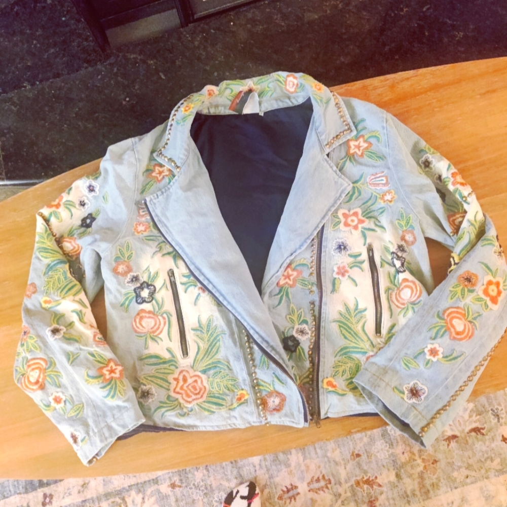 Arratta Lucinda Floral Embroidered Denim Jacket